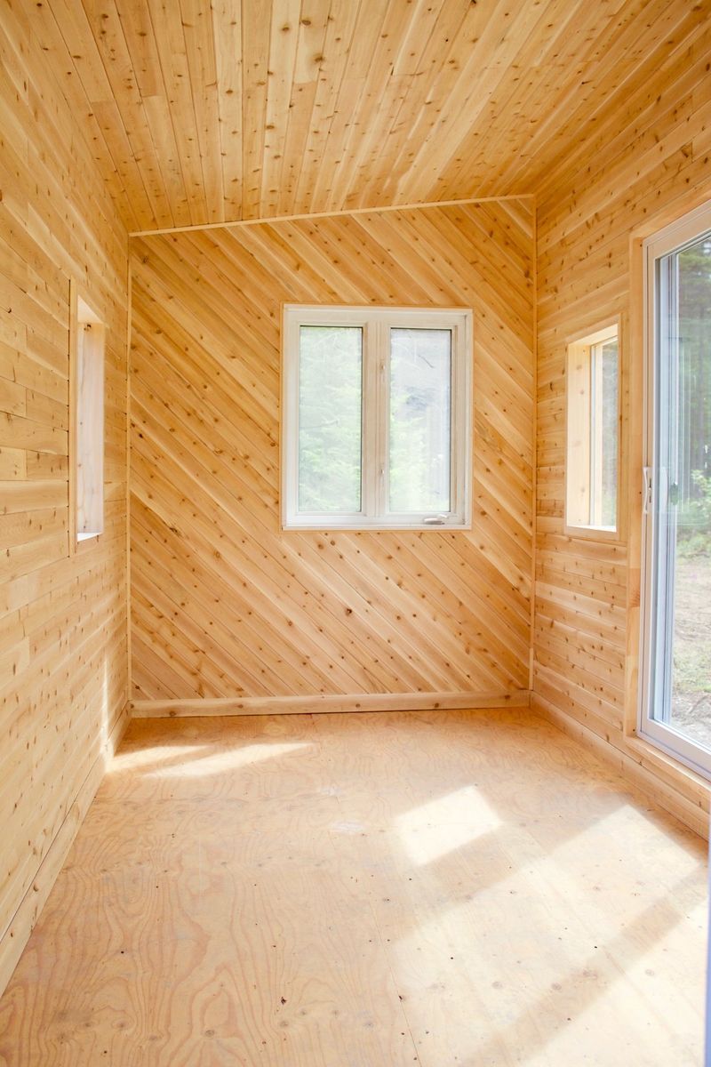 Construcción de interiores de casas de un proyecto de tipo Mini casas cerca de Rimouski (Bas-Saint-Laurent) por CAMM Construction