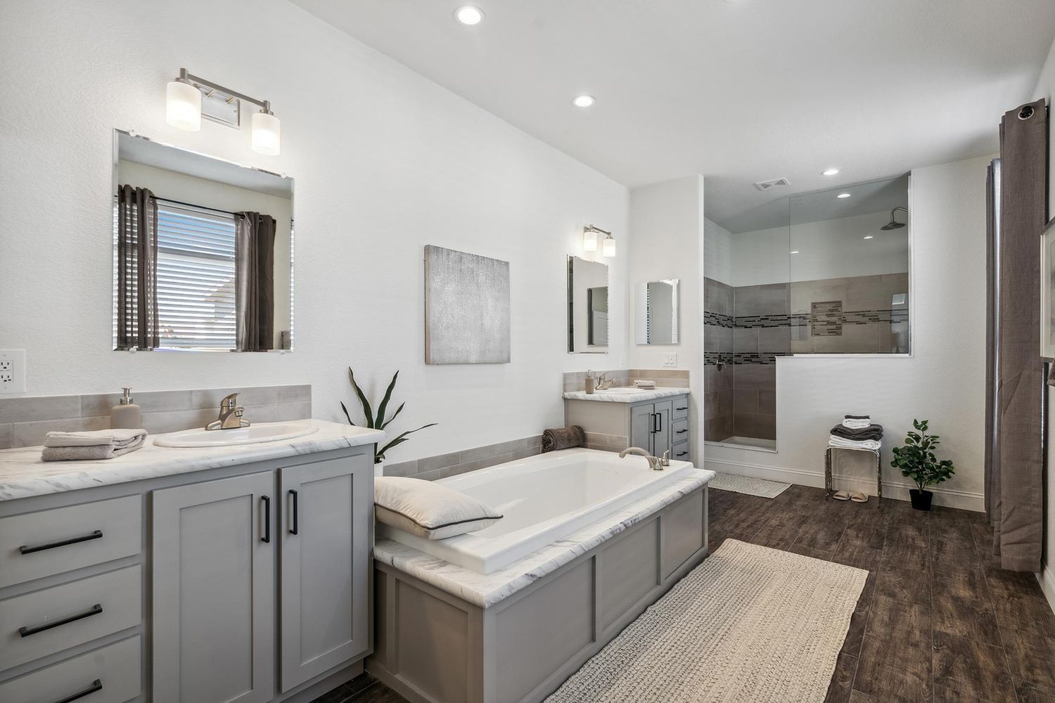 Baño completo de un proyecto de tipo Casas Prefabricadas y modulares cerca de Phoenix por Homes Direct
