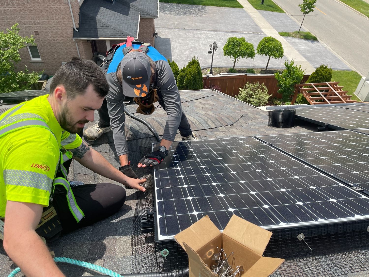  d'un projet de Panneaux solaires photovoltaïques près de Toronto (Grand Toronto) de Radiant Solar Energy Group