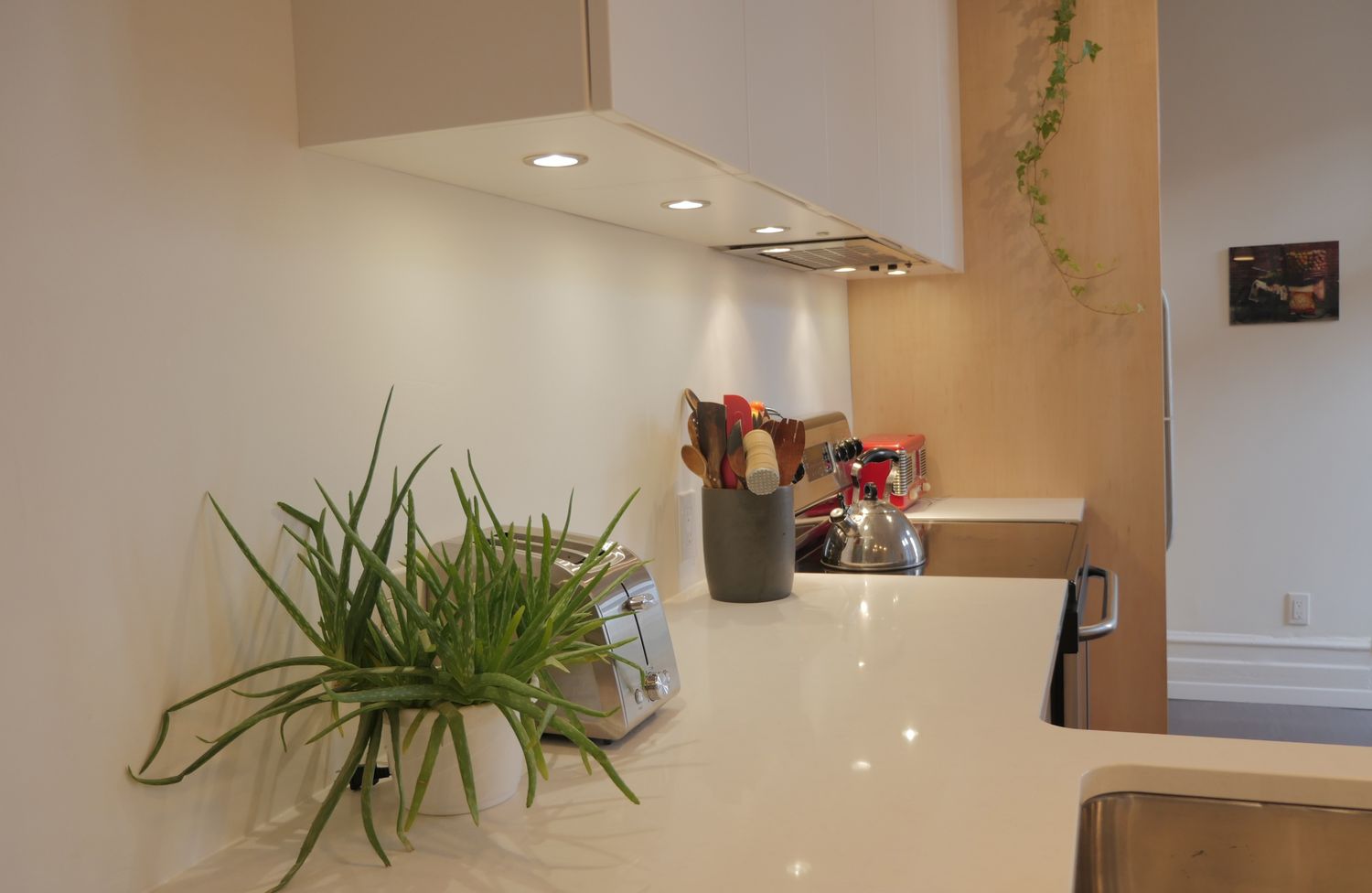 Cuisine d'un projet de Cuisines près de Montréal/Laval/Longueuil (Grand Montréal) de À l' Aube - Designer & cuisiniste