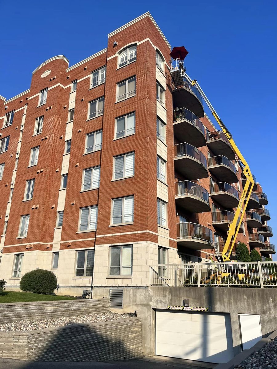 Travaux - Extérieur d'un projet de Calfeutrage près de Montréal/Laval/Longueuil (Grand Montréal) de Calfeutrage Apex