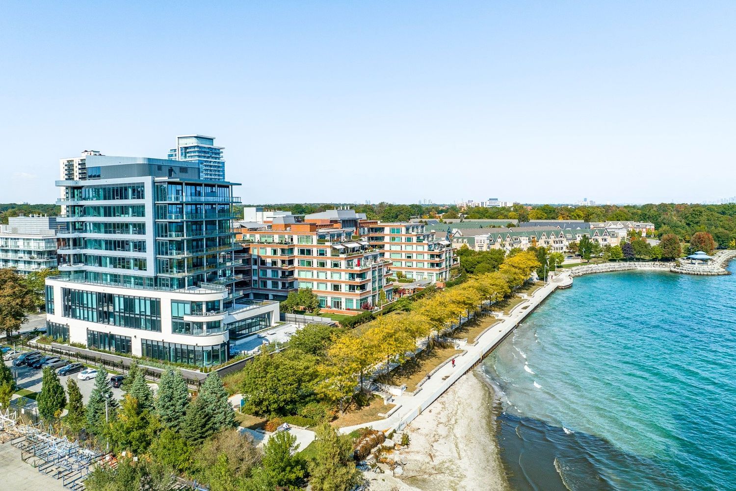 Vue aérienne d'un projet de Bâtiments multi-résidentiels et tours d'habitations près de Toronto (Grand Toronto) de Building Knowledge Canada Inc.