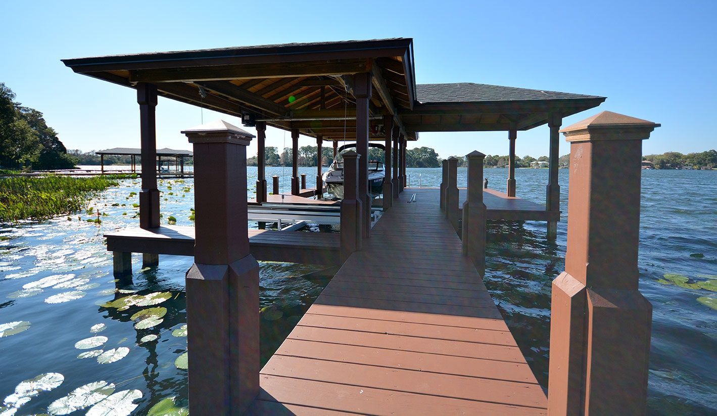 Piscine et bassin naturel d'un projet de Maisons unifamiliales près de Orlando de Turning Leaf Construction