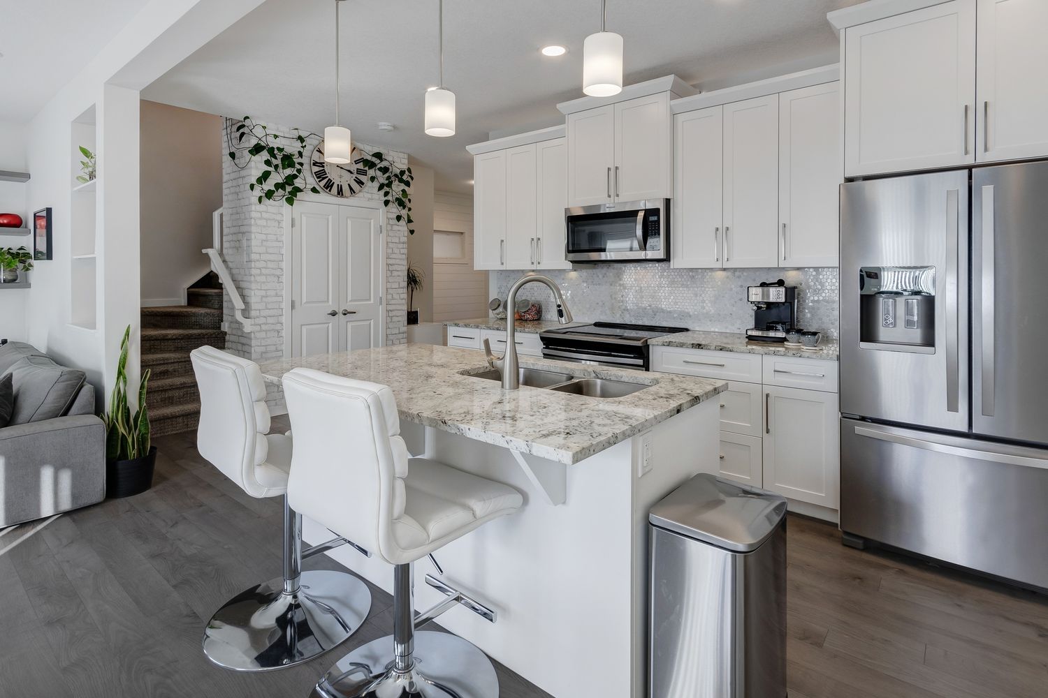 Cuisine d'un projet de Maisons unifamiliales près de Calgary de Jesse Sinclair Realtor (Associate Broker) REAL Broker