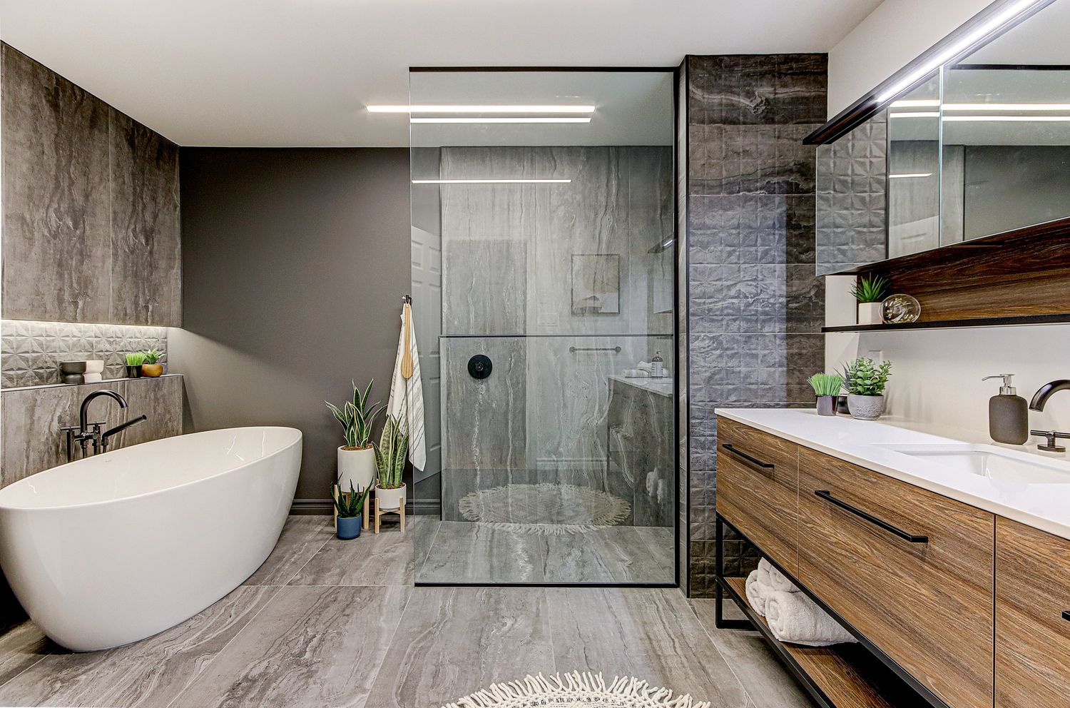 Bathroom from a Single family homes project near Saint-Jean-sur-Richelieu (Montérégie) by Mandrée Design