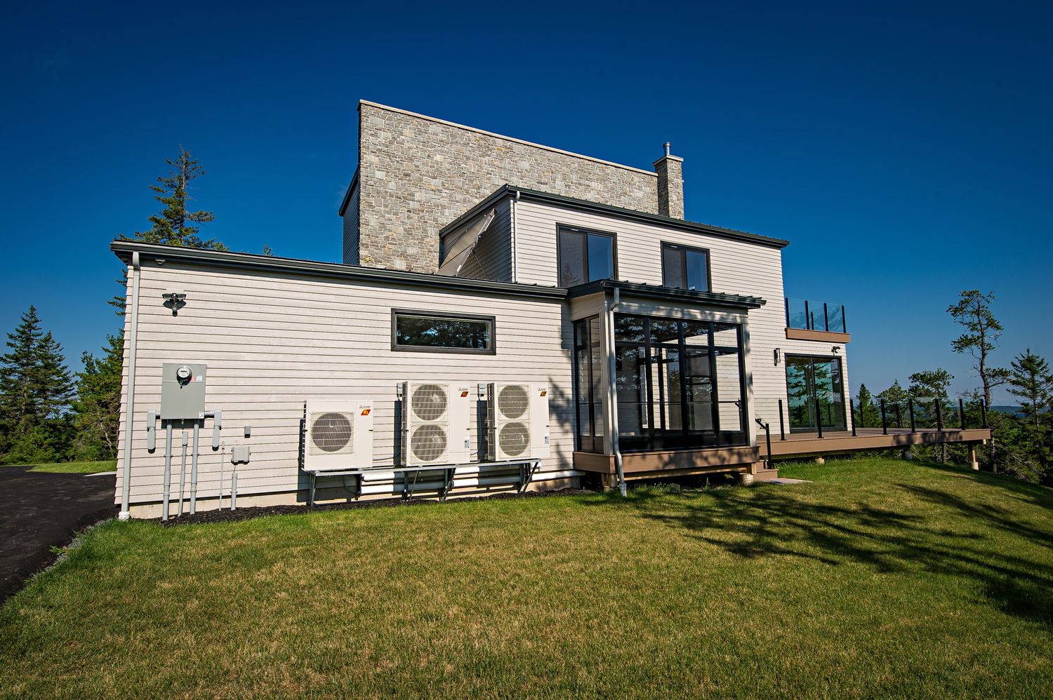 Backyard from a Prefab and Modular Houses project near Halifax by Sawlor Built Homes