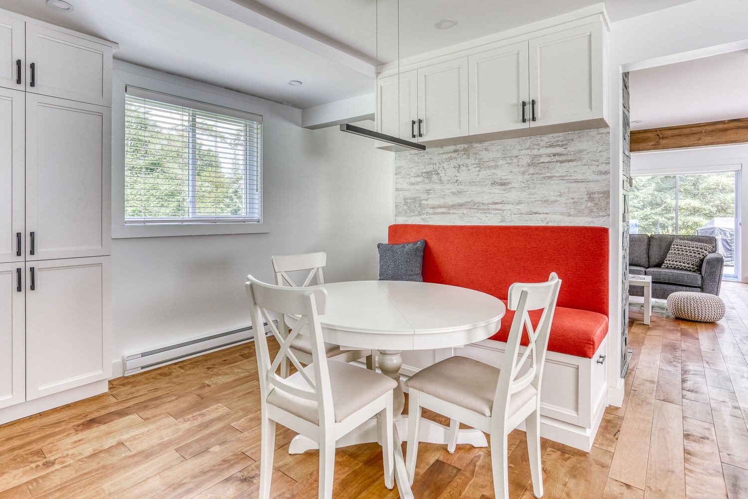 Salle à manger d'un projet de Agrandissements de maison près de Joliette (Lanaudière) de Construction Youri Durand inc.