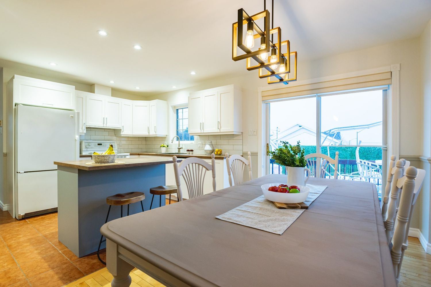 Cuisine d'un projet de Meubles près de Québec/Lévis (Ville de Québec) de Sara Abonce-Courtier Immobilier Résidentiel et Commercial