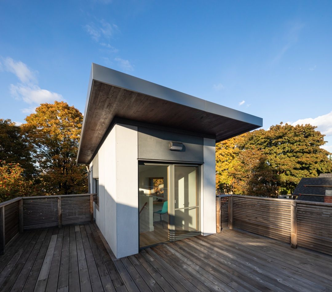 Terraza en la azotea de un proyecto de tipo Planeación Regional y Rural cerca de Vancouver (Gran Vancouver) por Allester Engineering Ltd.