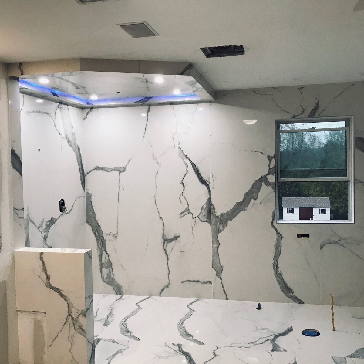 Salle de bain d'un projet de Planchers près de Pittsburgh de Luxury Home Improvements