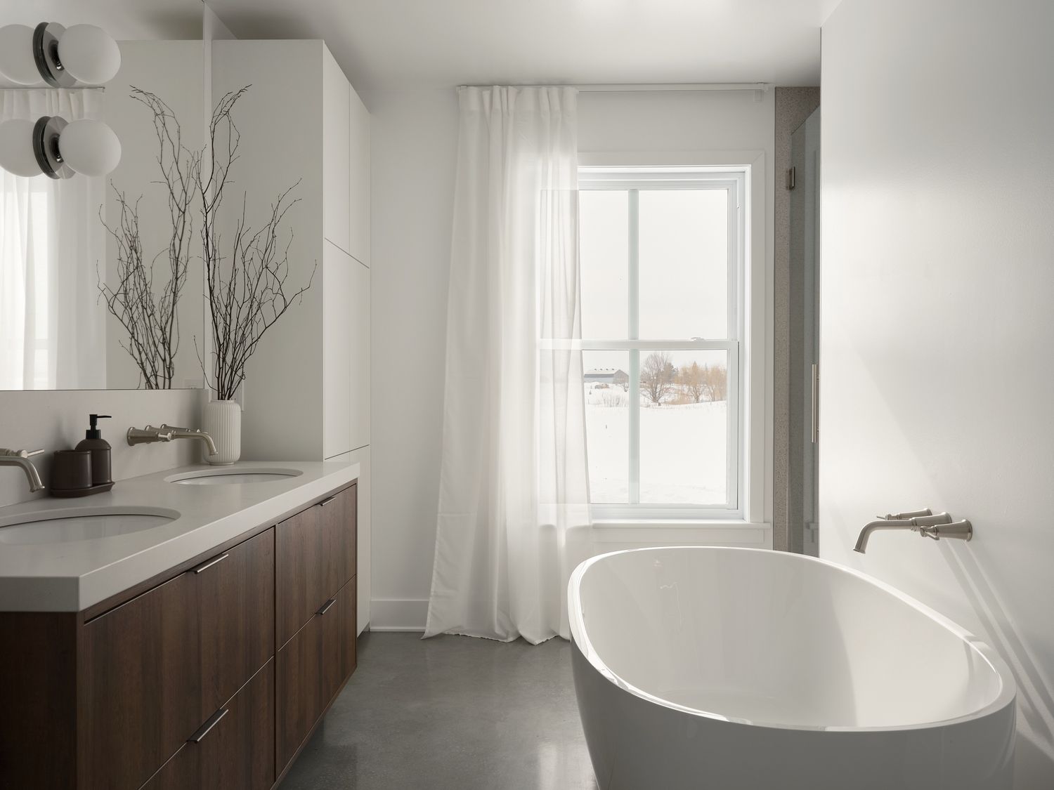 Salle de bain d'un projet de Maisons unifamiliales près de Montréal/Laval/Longueuil (Grand Montréal) de Écorce architecture écologique