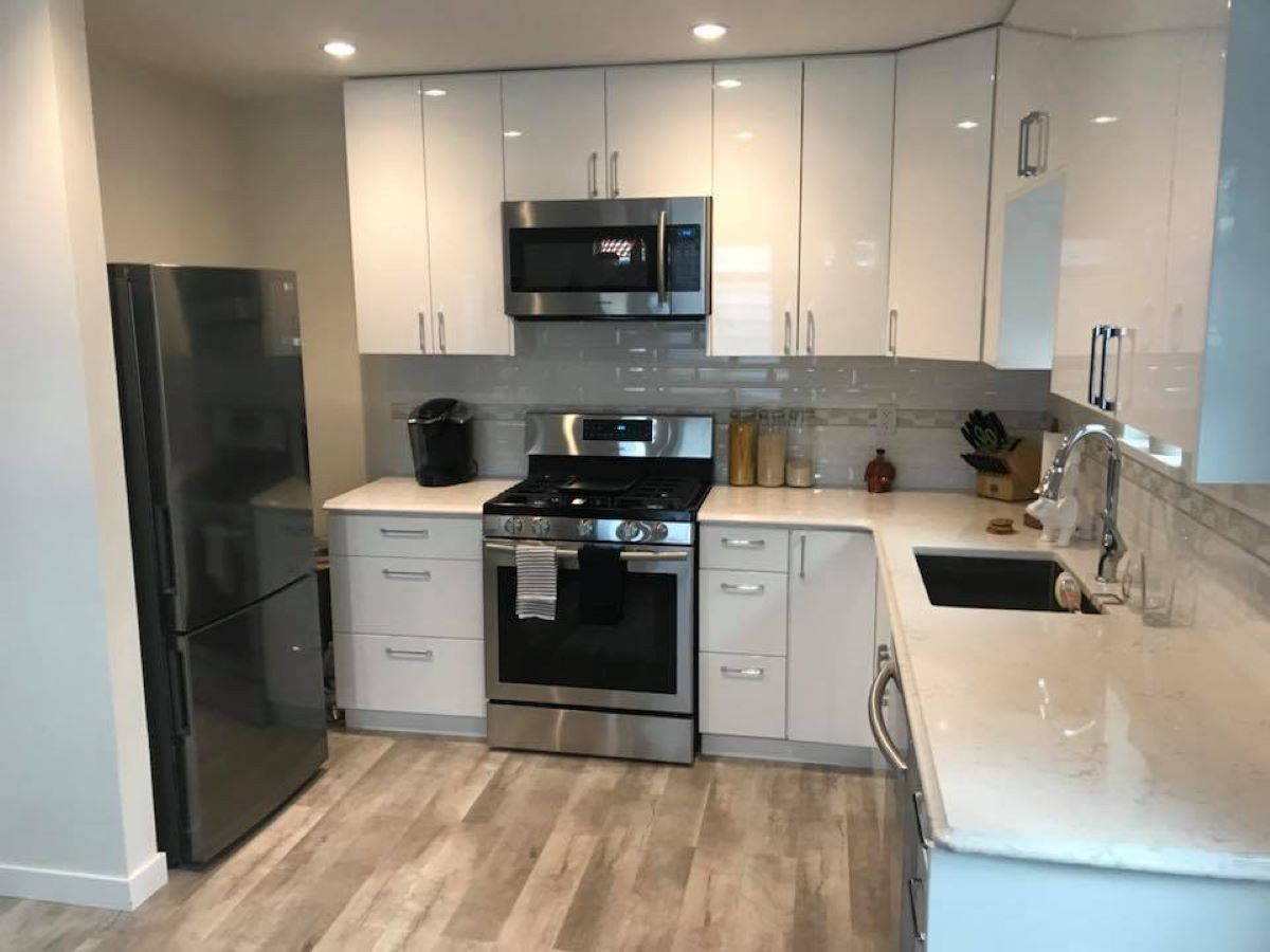 Cocina de un proyecto de tipo Unidades de vivienda accesorias (ADU) cerca de Vancouver (Gran Vancouver) por Nicons Enterprises LTD.