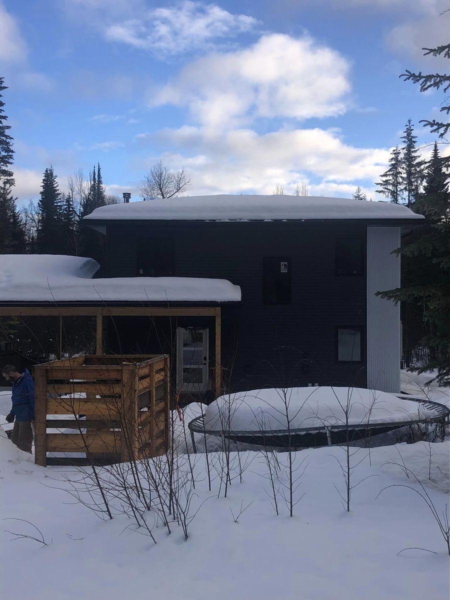 Façade avant d'un projet de Maisons usinées et modulaires près de Vallée du Fraser de Icon Homes Ltd.