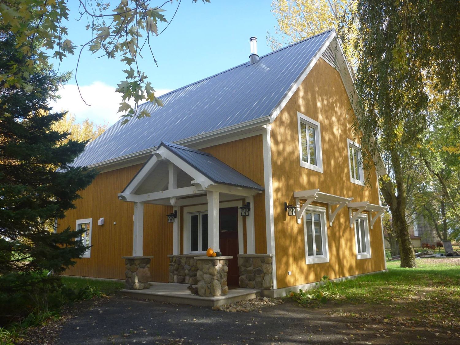 Porch from a Single family homes project near Drummondville (Centre-du-Québec) by McClure Construction