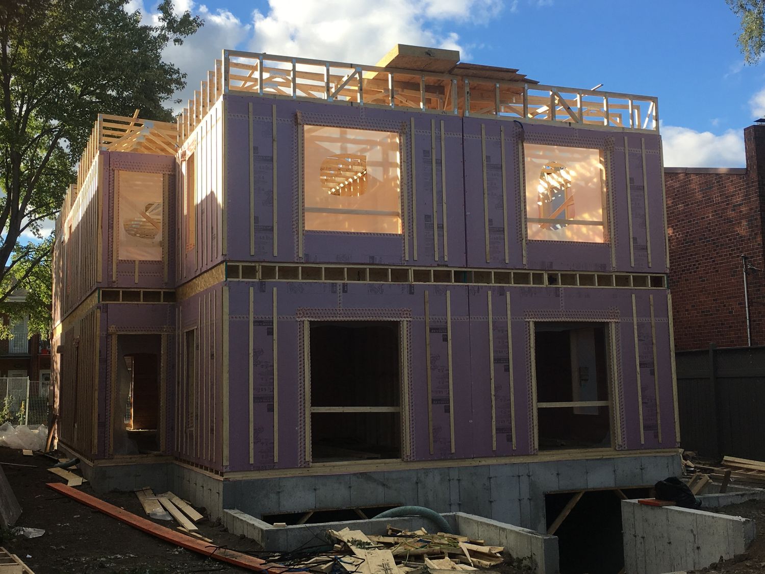Travaux - Extérieur d'un projet de Maisons unifamiliales près de Montréal/Laval/Longueuil (Grand Montréal) de Les Constructions du Patrimoine J.S. INC.