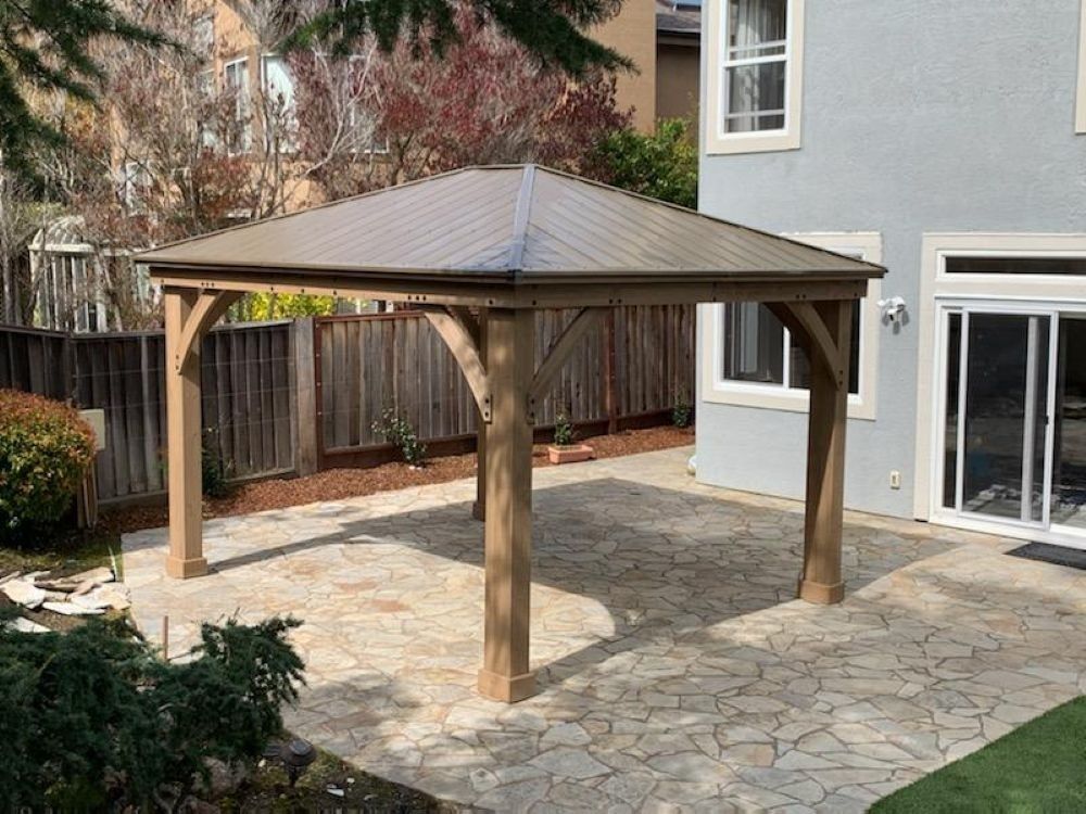 Patio et pergola d'un projet de Aménagement paysager près de San Francisco Bay de Contractors Central