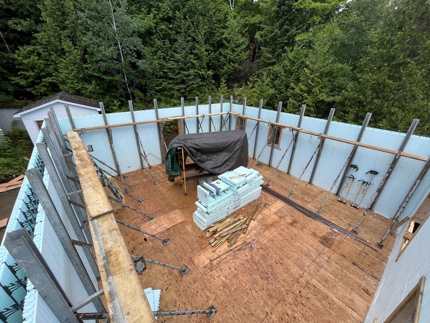 Wall Construction from a Single family homes project near Gatineau (Outaouais) by Dsconstruction