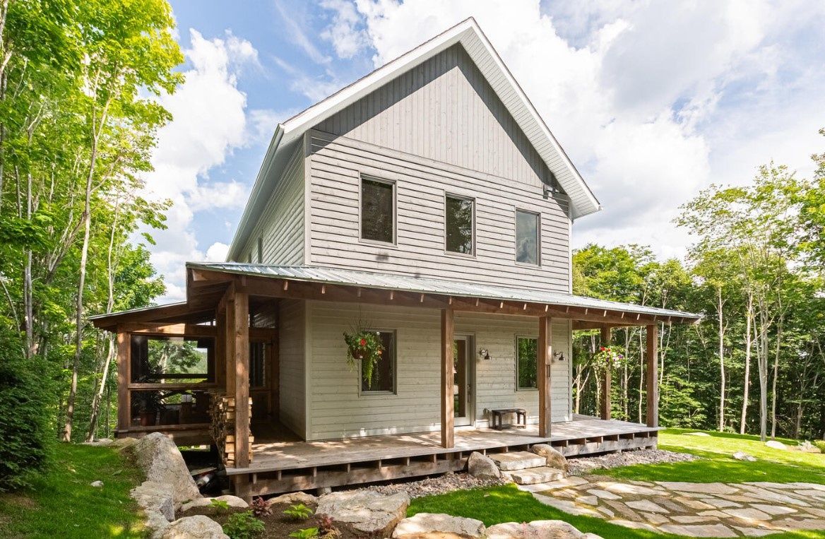 House Exterior from a Exterior siding and cladding project near Saint-Jerome (Laurentides) by Groupe SIDEX Inc.