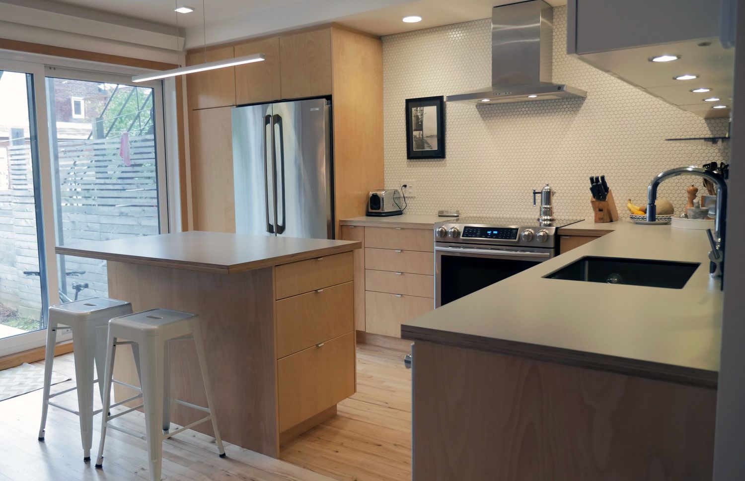 Cuisine d'un projet de Cuisines près de Montréal/Laval/Longueuil (Grand Montréal) de À l' Aube - Designer & cuisiniste