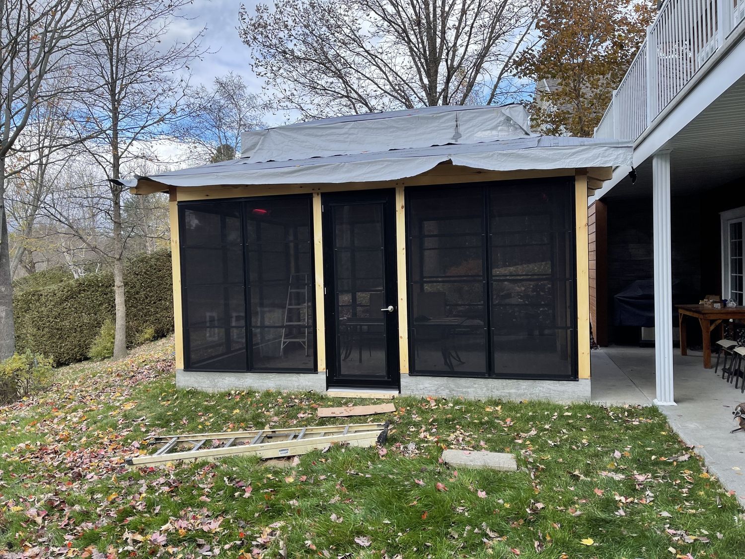 Terraza acristalada y solárium de un proyecto de tipo Patios, pérgolas y gazebos cerca de Sherbrooke (Estrie) por Construction Latulippe
