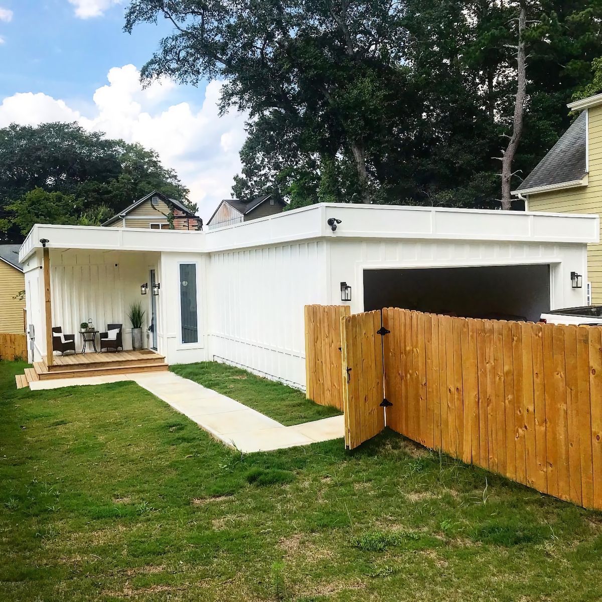 Fachada frontal de un proyecto de tipo Viviendas unifamiliares cerca de Atlanta por Atelier7 Architects