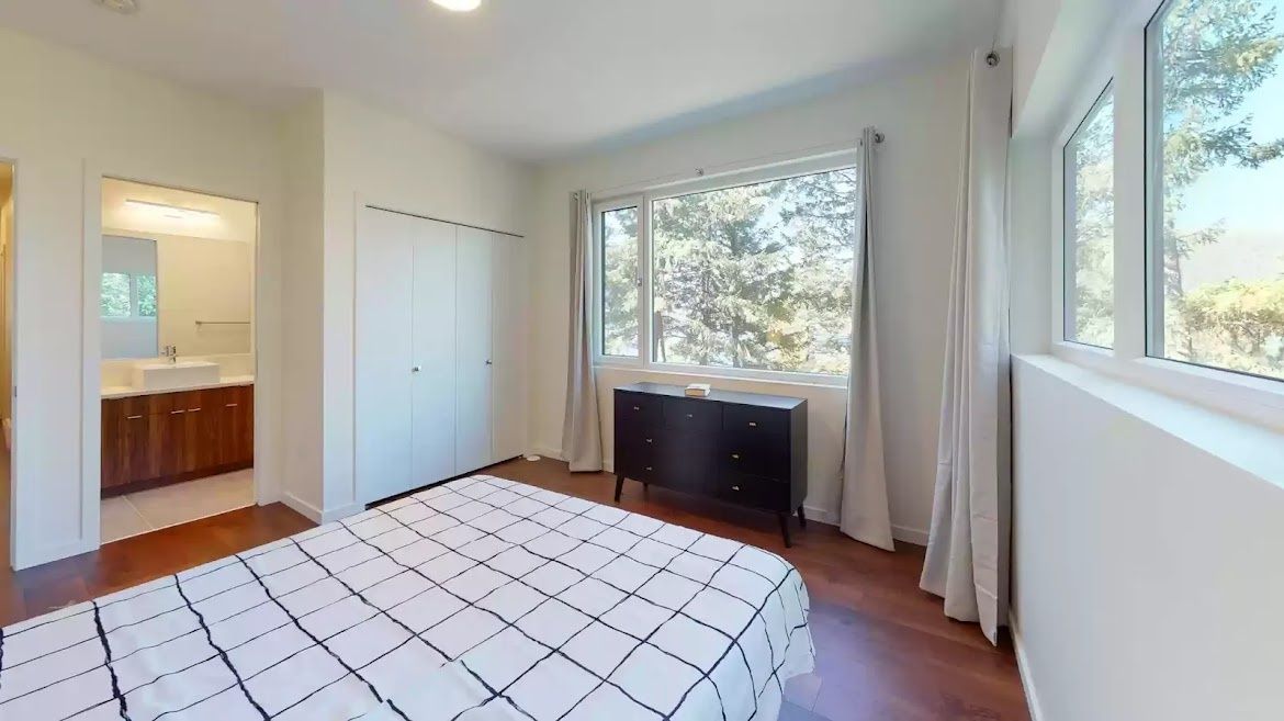 Dormitorio de un proyecto de tipo Casas Prefabricadas y modulares cerca de Missoula por Built Prefab