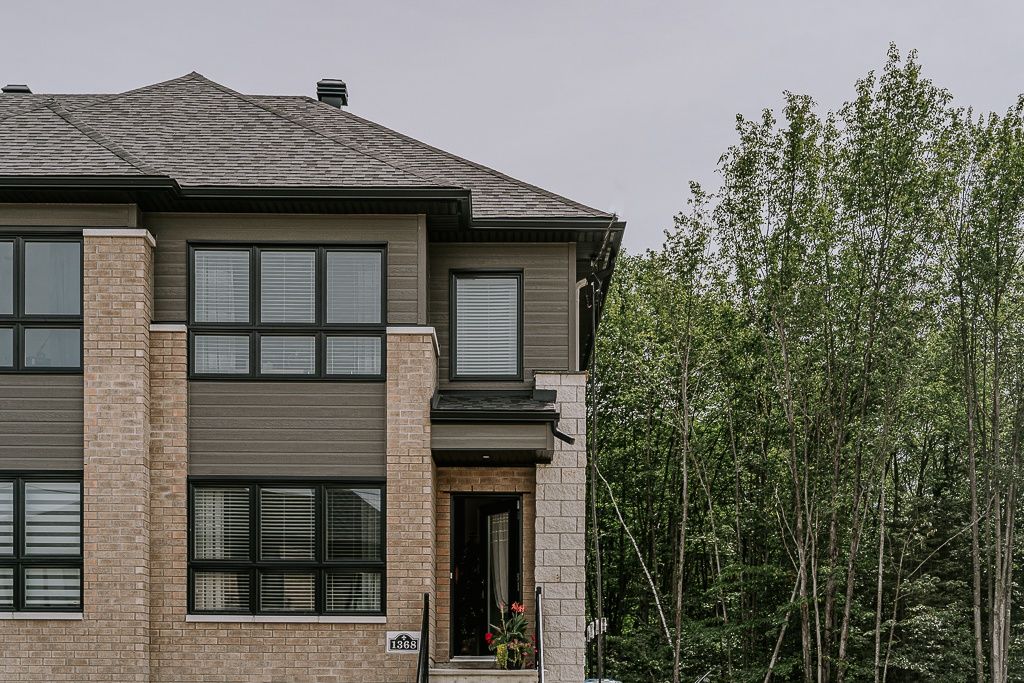 Fachada frontal de un proyecto de tipo Desarrollos inmobiliarios cerca de Saint-Jérôme (Laurentides) por TRÉMÄ