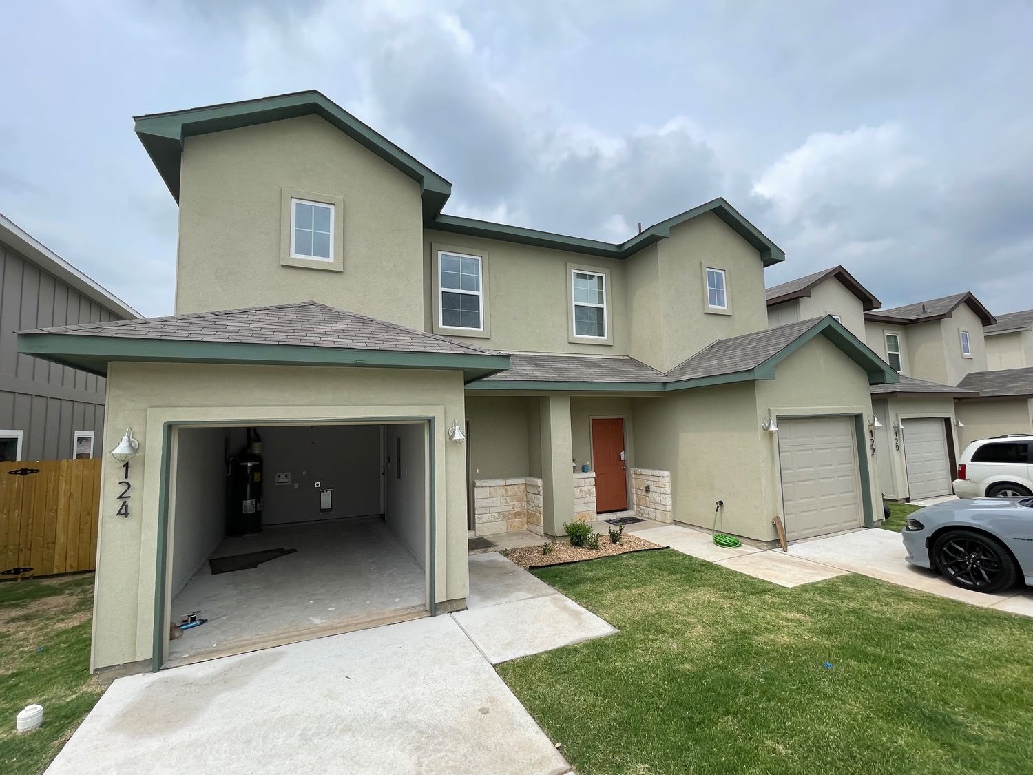 Construcción de exteriores de casas de un proyecto de tipo Viviendas unifamiliares cerca de Austin por Neil Knows Austin Real Estate