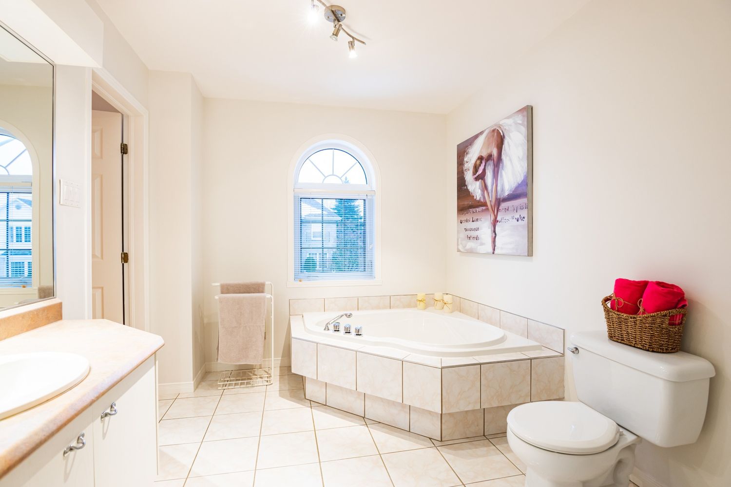 Salle de bain d'un projet de Maisons unifamiliales près de Québec/Lévis (Ville de Québec) de Sara Abonce-Courtier Immobilier Résidentiel et Commercial