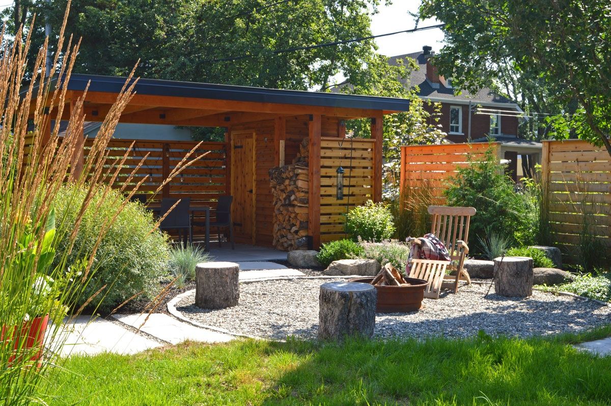 Garage et cabanon d'un projet de Allée de jardin près de Québec/Lévis (Ville de Québec) de Repères