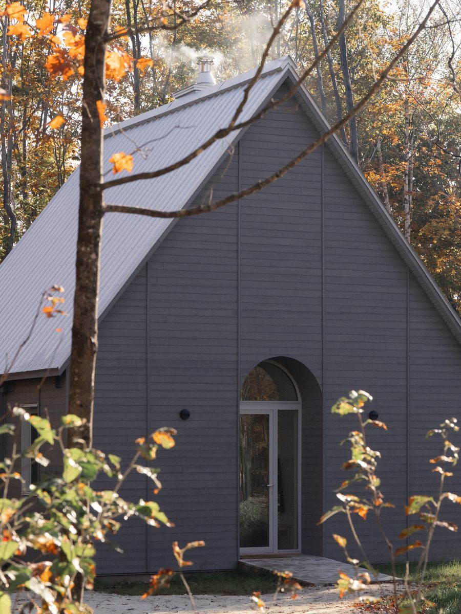House Exterior from a Tiny Houses project near Saint-Jerome (Laurentides) by Atelier L'Abri