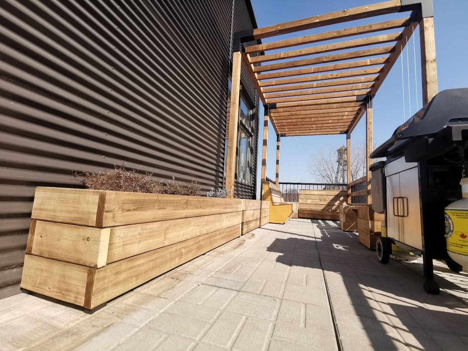 Terrasse et balcon d'un projet de Toitures près de Montréal/Laval/Longueuil (Grand Montréal) de La Ligne Verte : Toit vert inc.