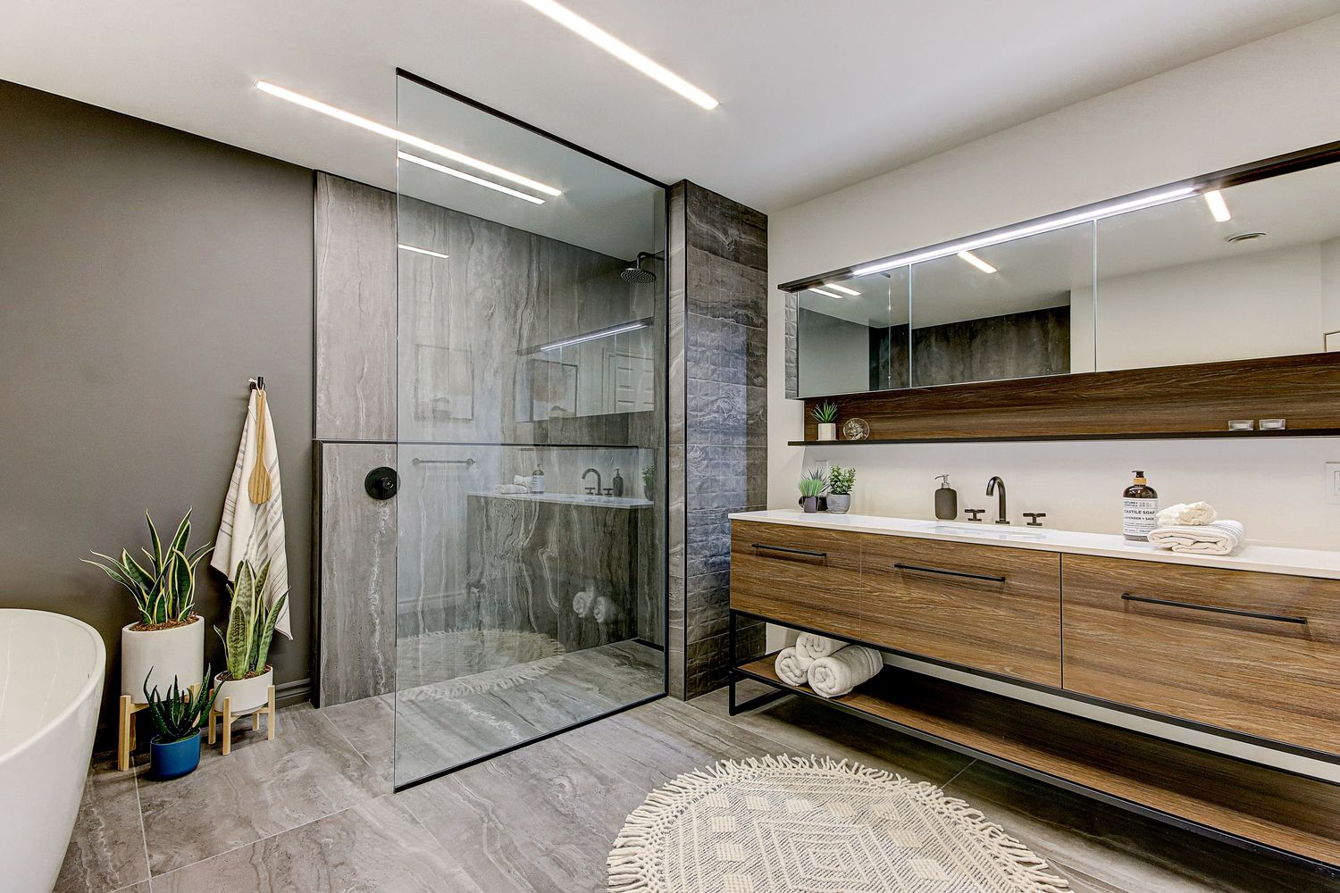Salle de bain d'un projet de Maisons unifamiliales près de Saint-Jean-sur-Richelieu (Montérégie) de Mandrée Design