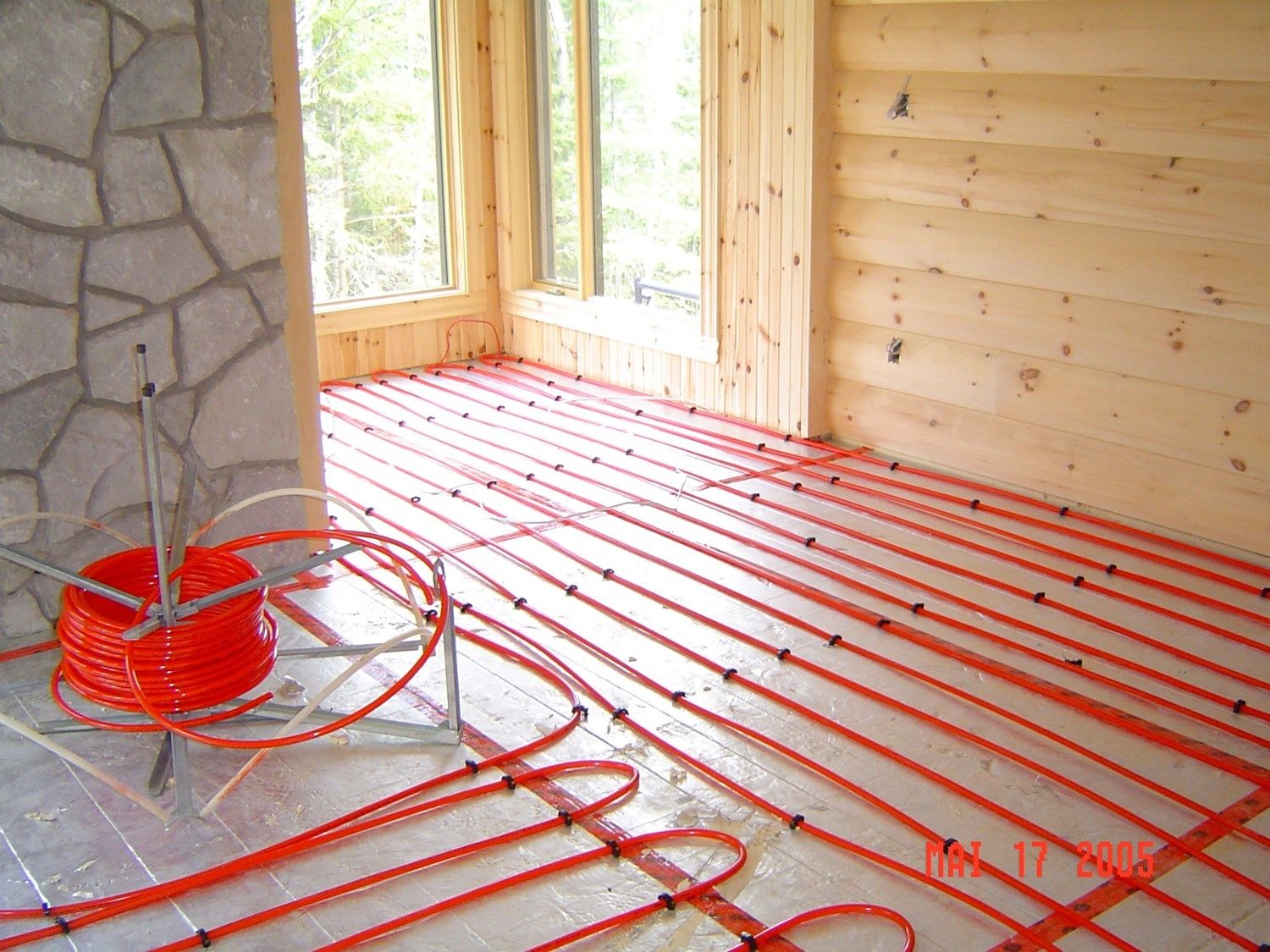 Building mechanicals from a Hydronic Radiant Floor Heating project near Trois-Rivières (Mauricie) by Guillemette Energies