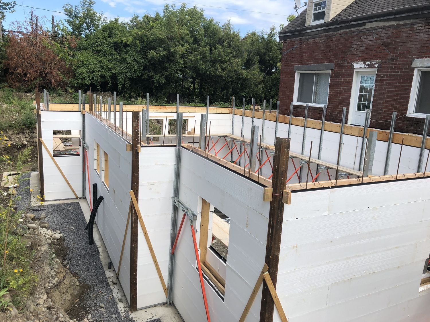 Structures et ossatures d'un projet de Structure du batîment près de Montréal/Laval/Longueuil (Grand Montréal) de Les produits d'isolation ISOLEED INC.