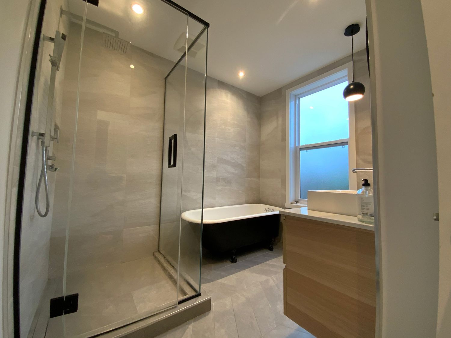 Bathroom from a Home extensions project near Montreal (Greater Montreal) by psb