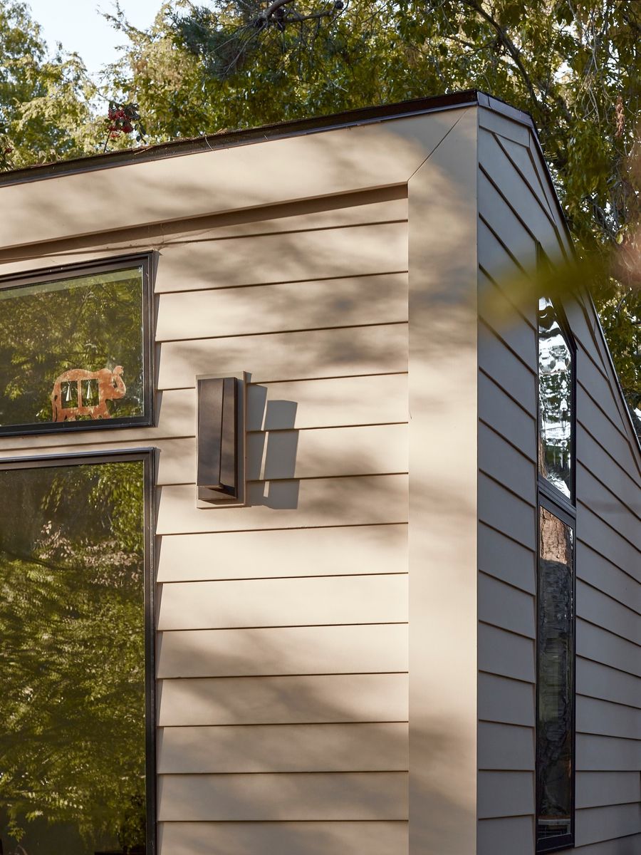 Finition extérieur d'un projet de Unités d'habitation accessoires (UHA) près de San Francisco Bay de Abodu