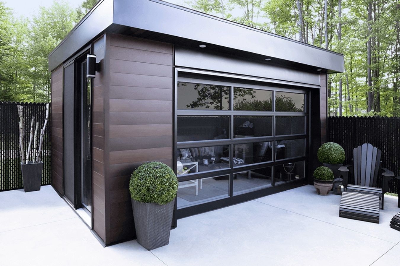 Garage et cabanon d'un projet de Portes de garage près de Montréal/Laval/Longueuil (Grand Montréal) de Portes de garage Universelles Inc