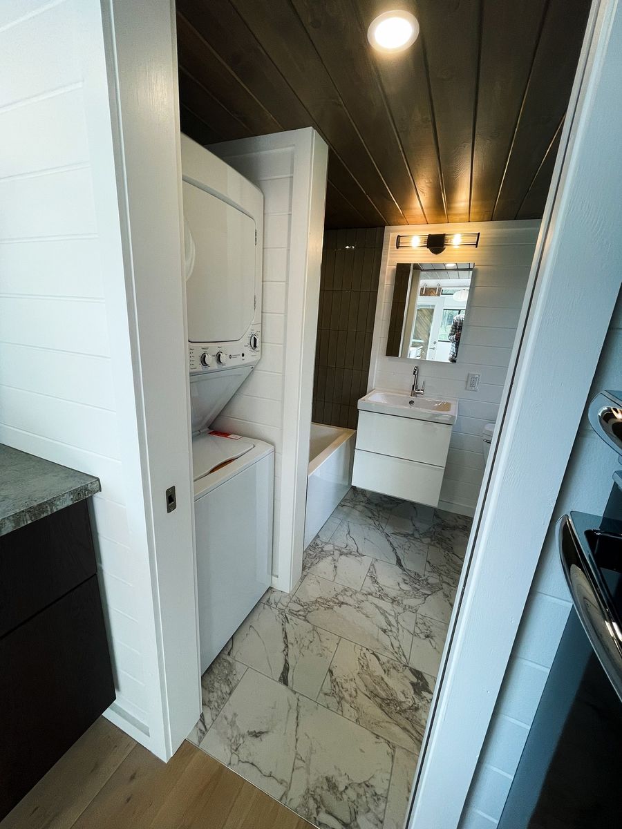 Lavandería de un proyecto de tipo Mini casas cerca de Dallas - Fort Worth por NOMAD Tiny Homes