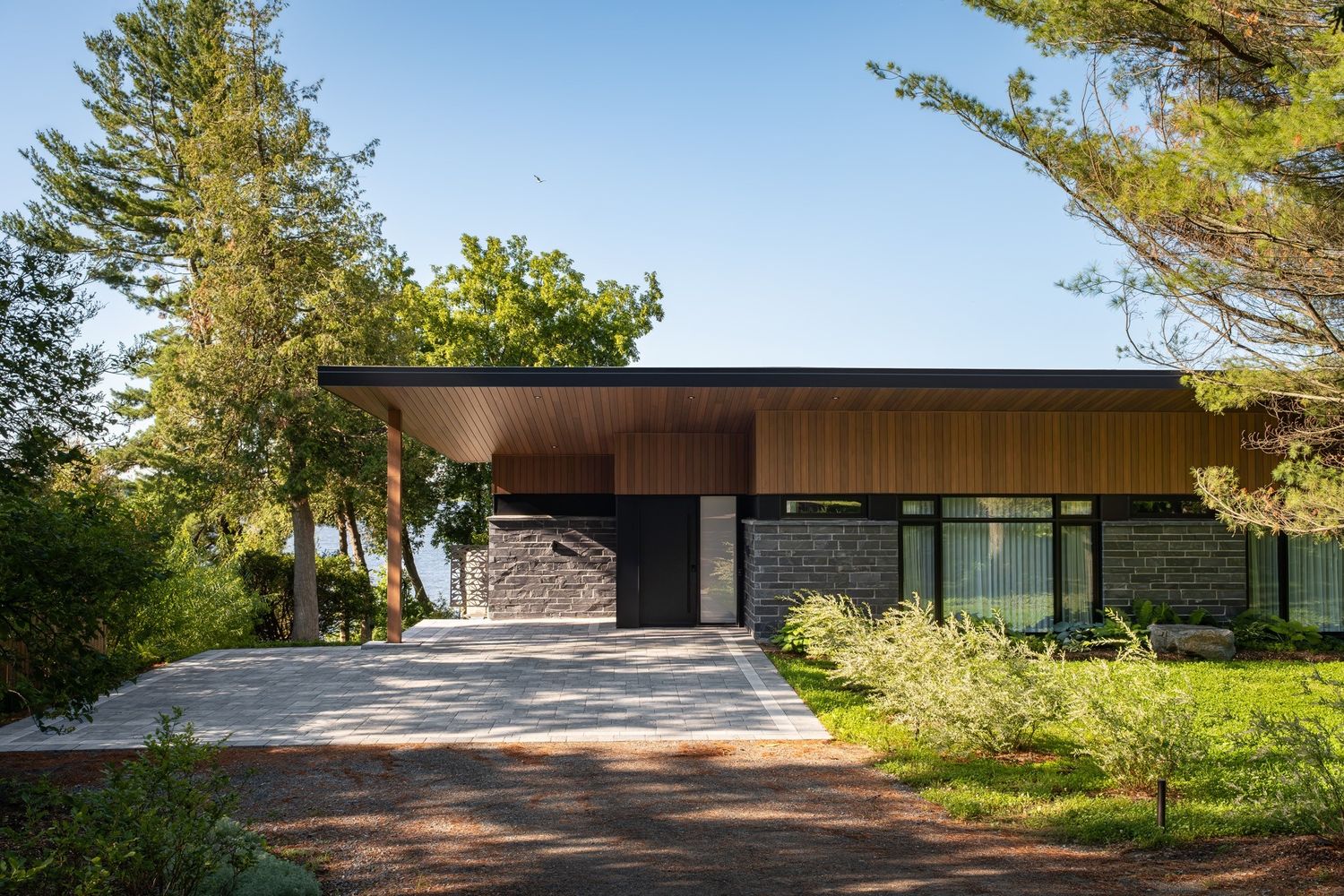  de un proyecto de tipo Viviendas unifamiliares cerca de Montreal (Gran Montreal) por Studio MMA Architects