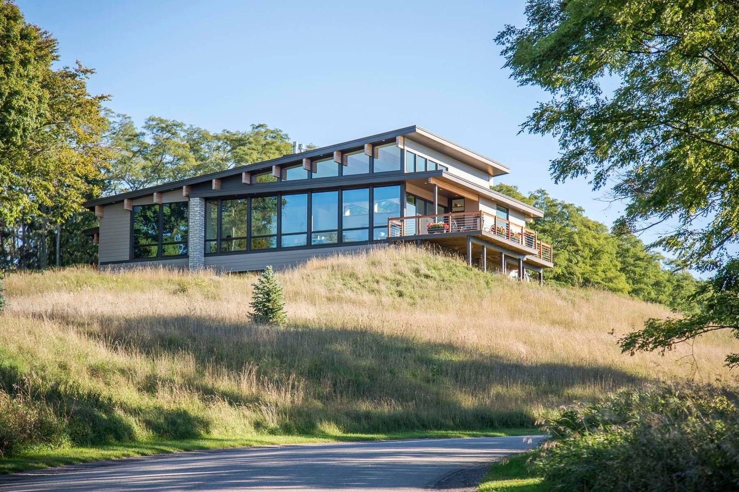 Fachada frontal de un proyecto de tipo Casas Prefabricadas y modulares cerca de Jackson - Meridian por Lindal Cedar Homes