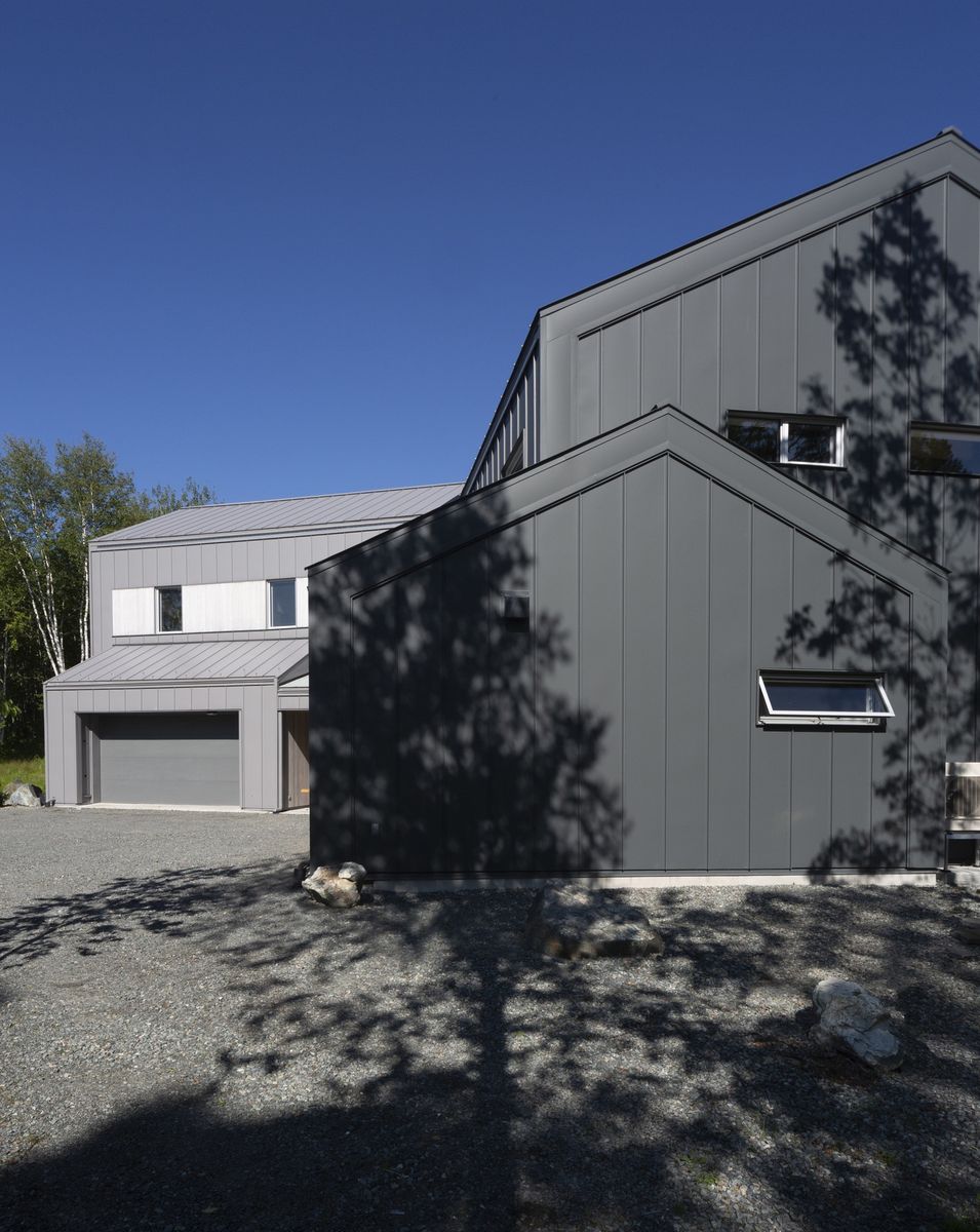 Garage et cabanon d'un projet de Maisons unifamiliales près de Abitibi-Témiscamingue de Atelier Boom Town