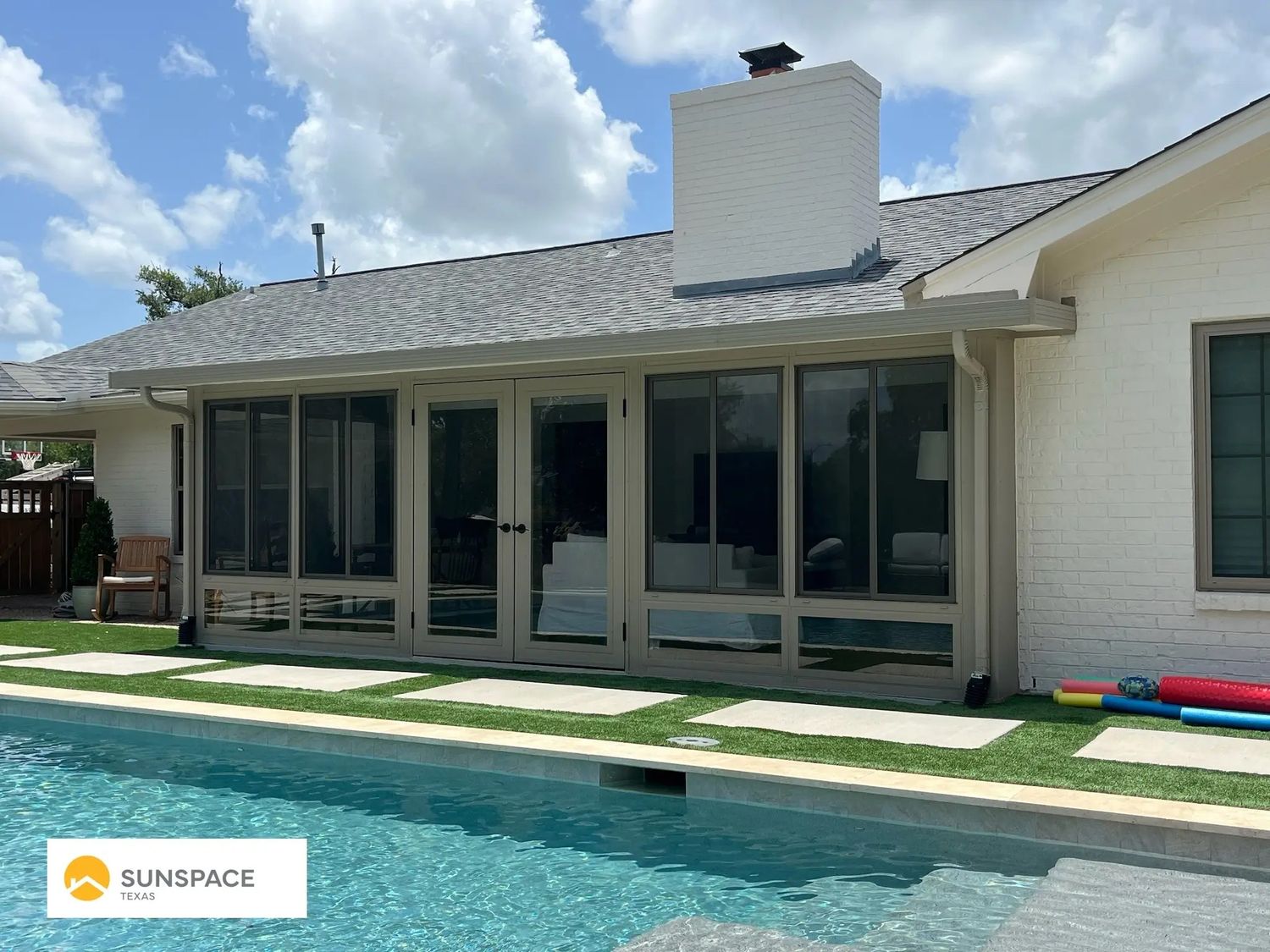  de un proyecto de tipo Muro divisorio exterior cerca de College Station - Bryan por Sunspace Texas