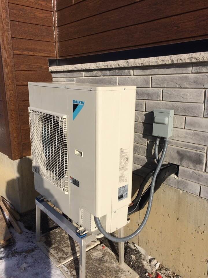 Finition extérieur d'un projet de Thermopompes près de Trois-Rivières/Shawinigan (Mauricie) de Guillemette Energies