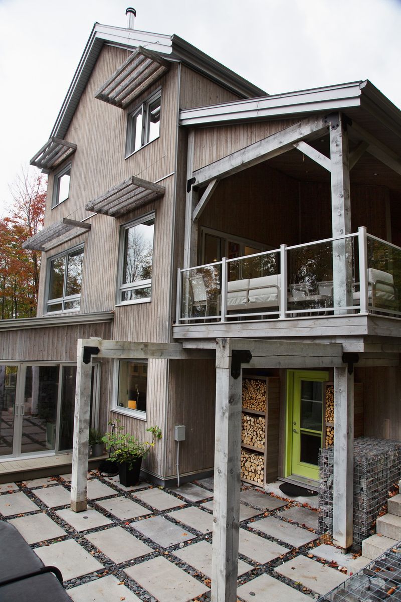 Fachada frontal de un proyecto de tipo Viviendas unifamiliares cerca de Granby - Bromont - Cowansville por ÉcoNovation
