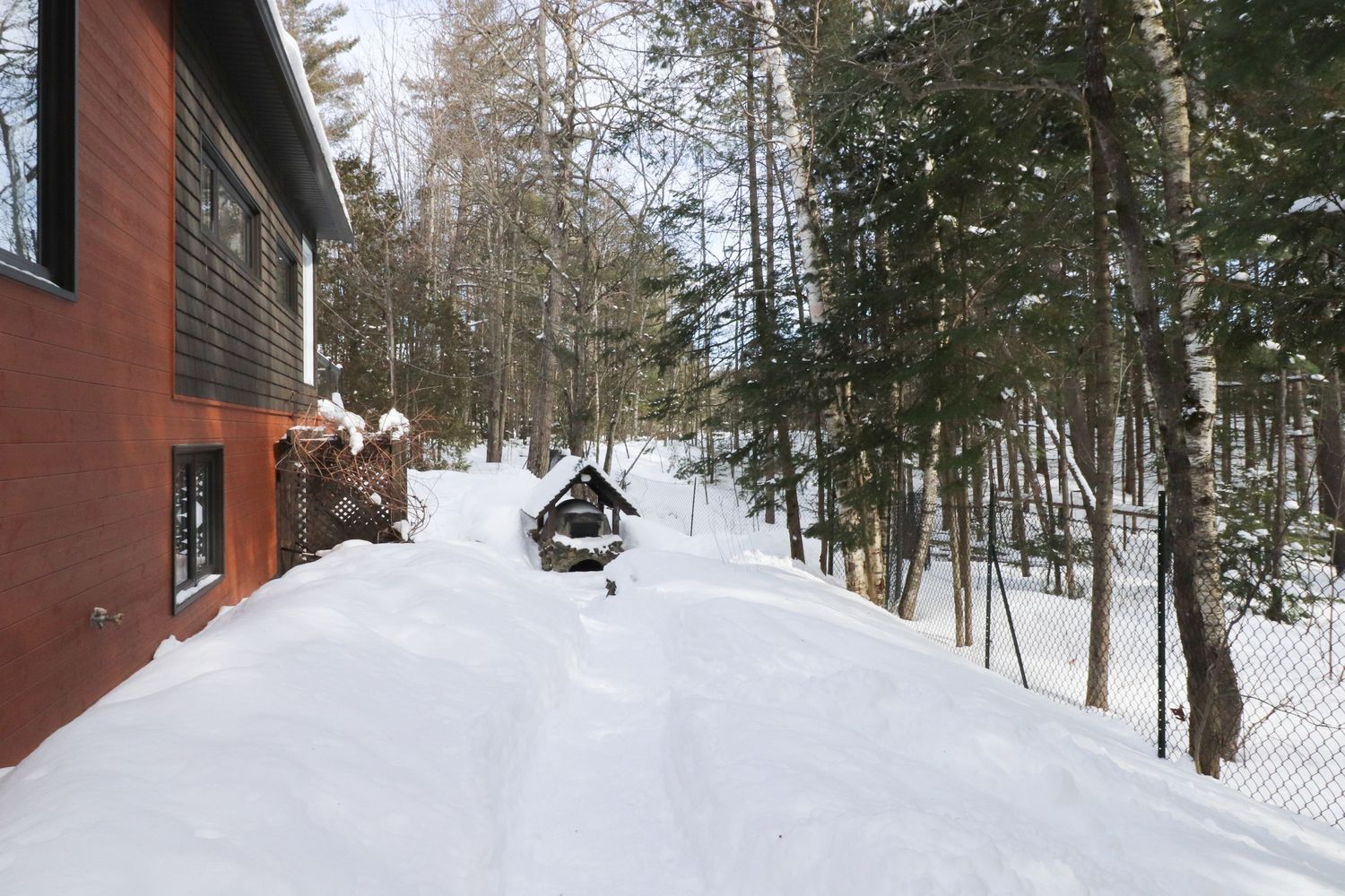 Patio trasero de un proyecto de tipo Viviendas unifamiliares cerca de Sherbrooke (Estrie) por Claire Derome • courtière en immobilier résidentiel