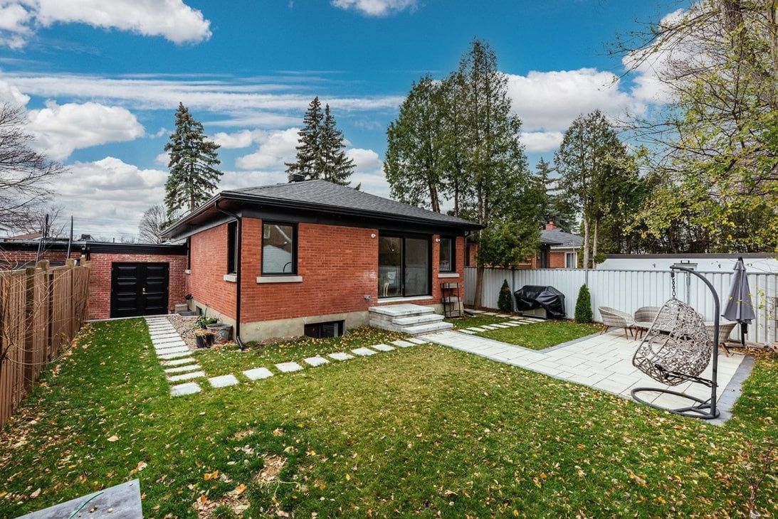Cour arrière d'un projet de Maisons unifamiliales près de Montréal/Laval/Longueuil (Grand Montréal) de psb Inc.