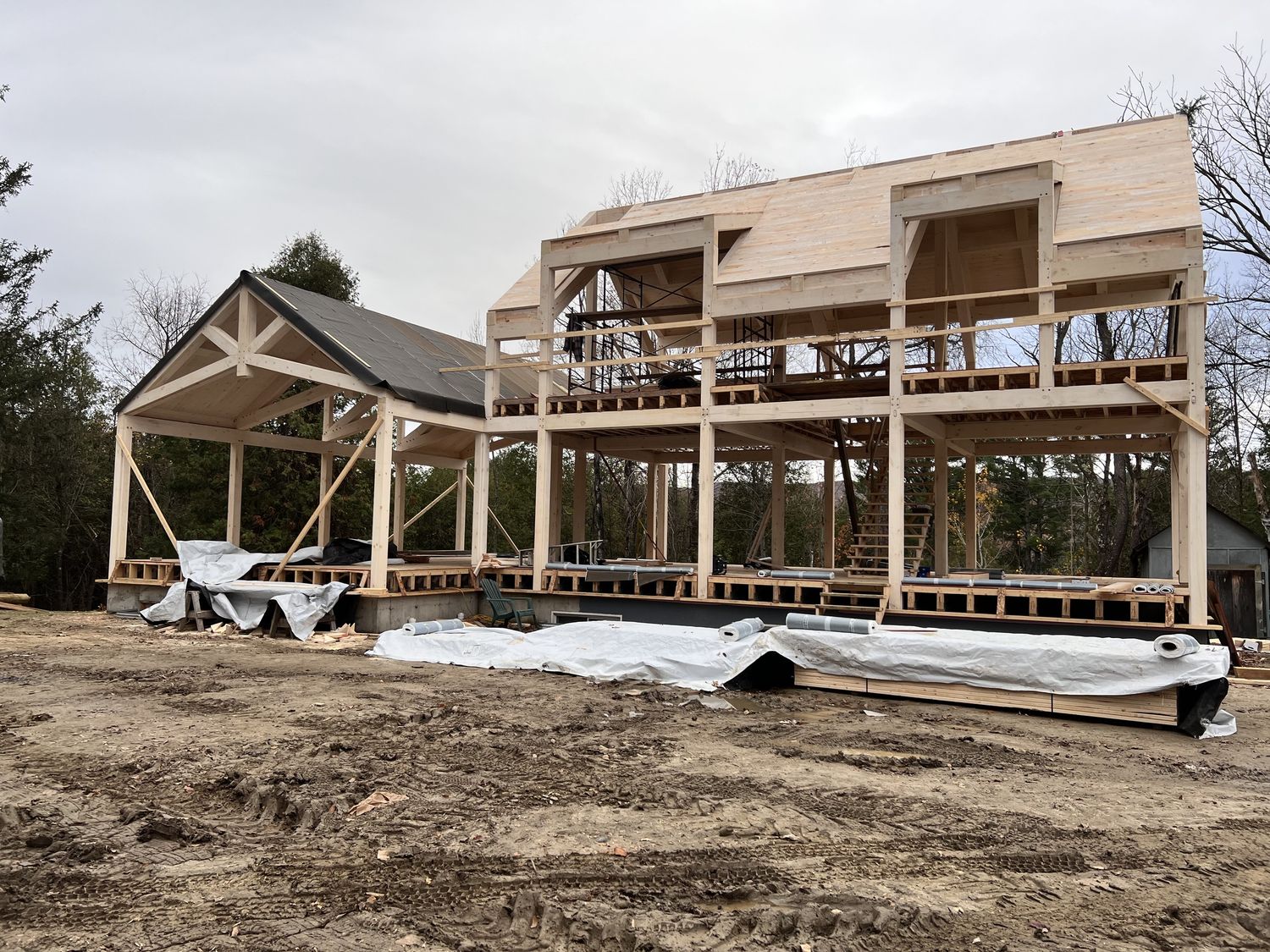 Wall Construction from a Solid wood frames project near Sherbrooke (Estrie) by Construction Latulippe