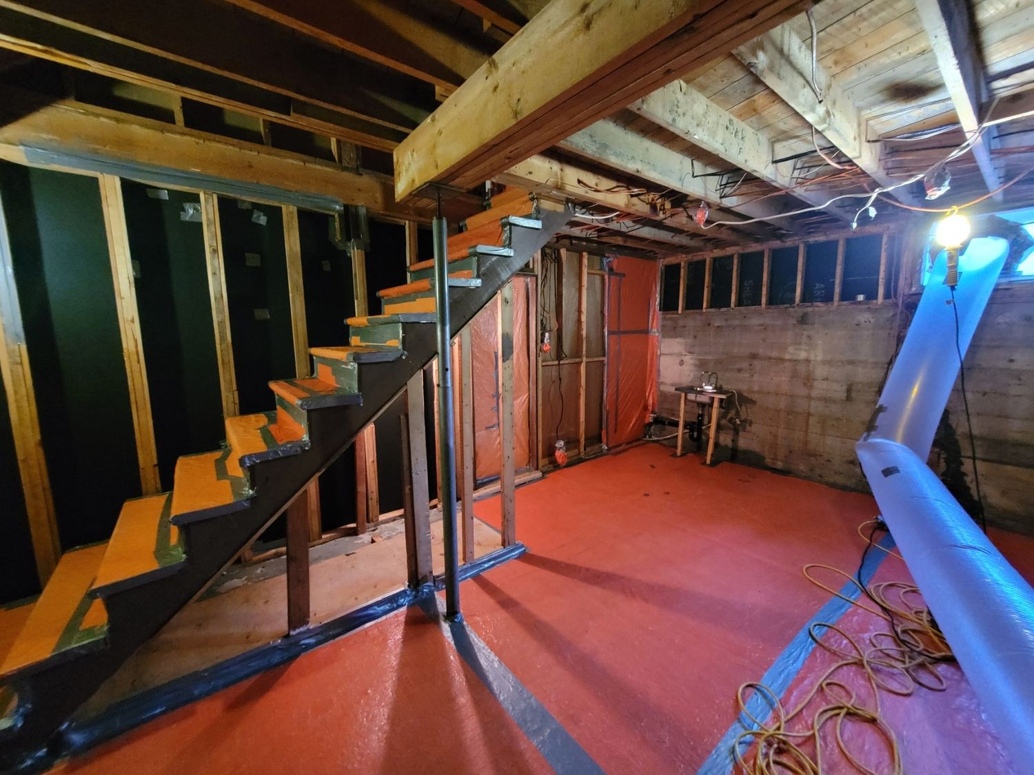 Travaux - Intérieur d'un projet de Décontamination près de Montréal/Laval/Longueuil (Grand Montréal) de Gestion Xpress Démolition - Décontamination Amiante