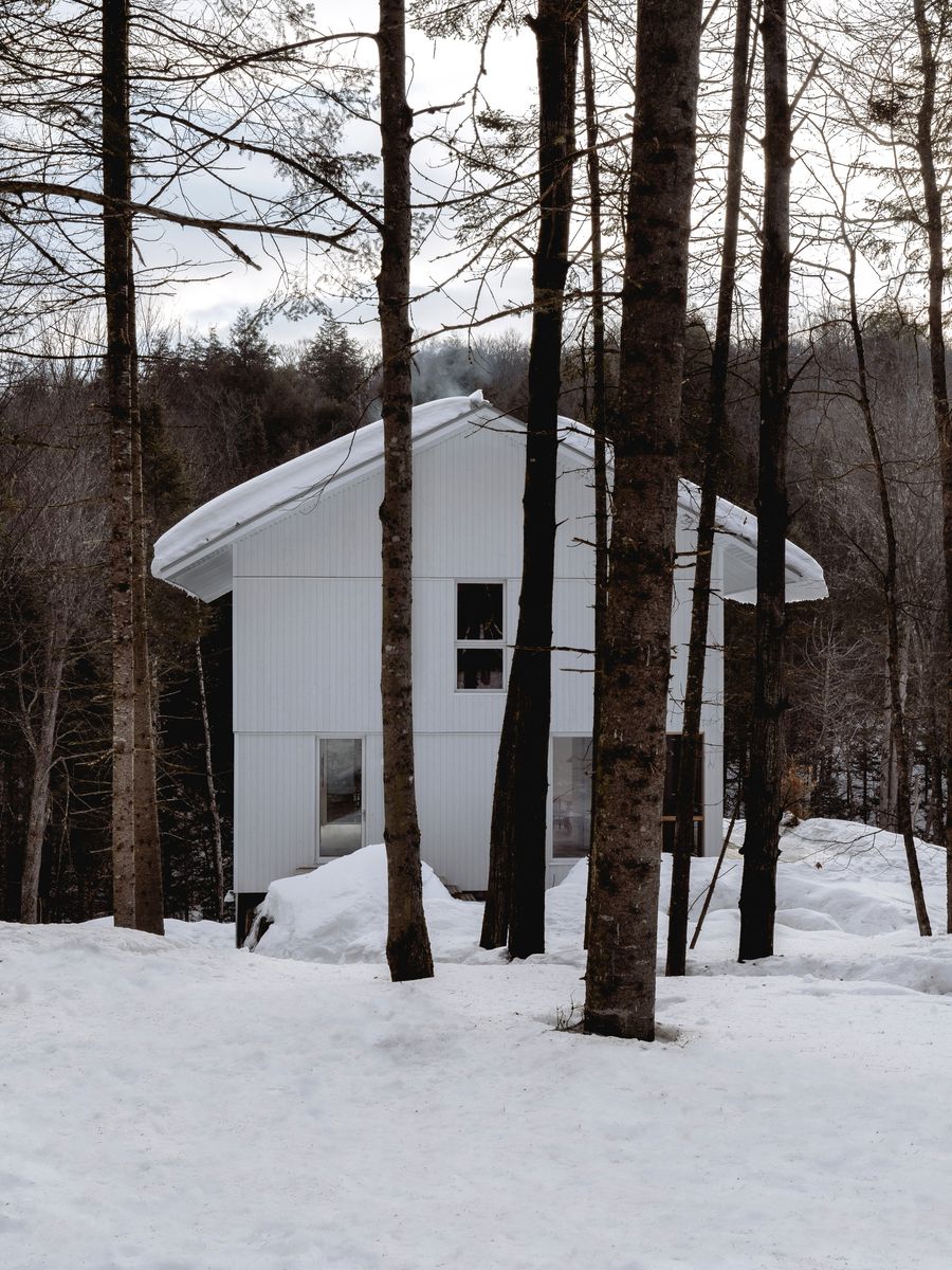 Patio trasero de un proyecto de tipo Viviendas unifamiliares cerca de Saint-Jérôme (Laurentides) por Atelier L'Abri